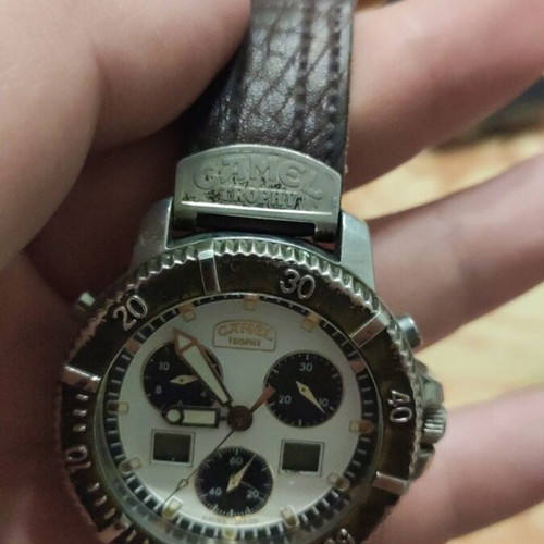Camel wristwatch used with leather strap