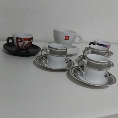 Set of 6 cups with saucers like new