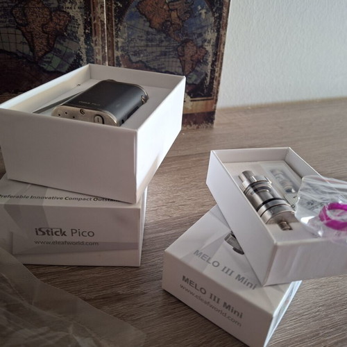 iStick Pico vaping kit used with Melo 3, Mini Tank Mega, extra battery