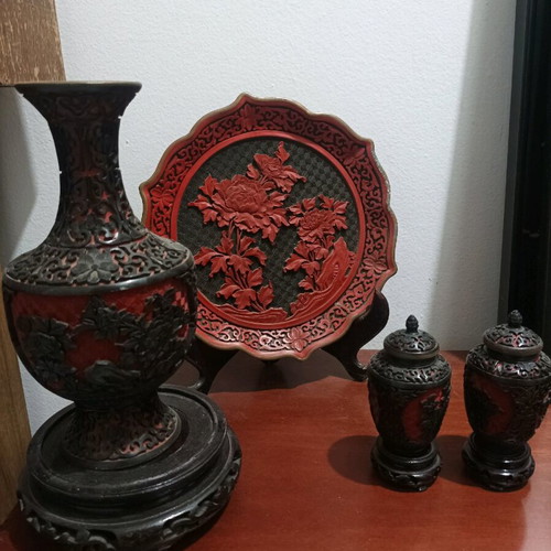 Chinese lacquer set with vase, 2 small jars and plate like new