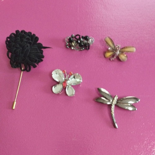 Pins like new, set of 5 pieces
