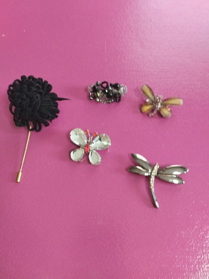 Pins like new, set of 5 pieces