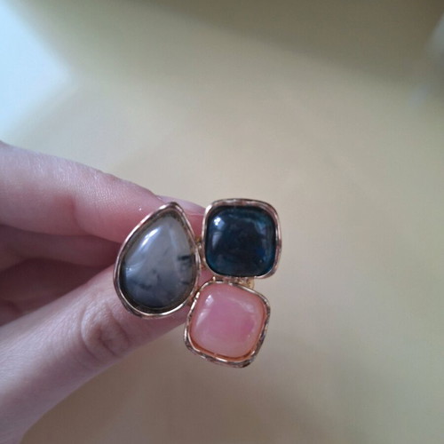 Gold ring with multicolored stones like new