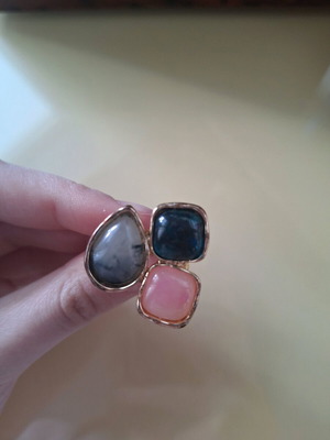 Gold ring with multicolored stones like new