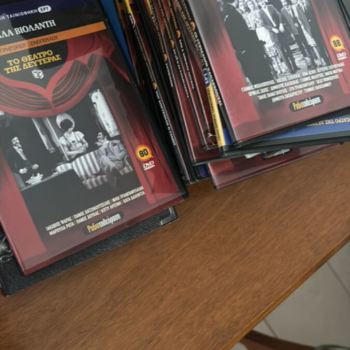To Theatro tis Defteras collectible DVD set