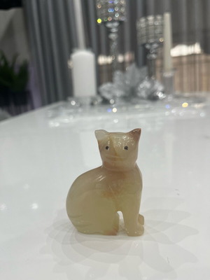 Table decorative cat figure made of onyx like new