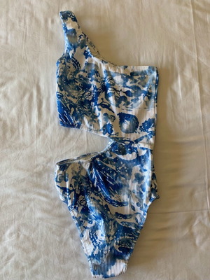 One-piece swimsuit used, blue floral, size S/M