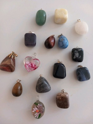 Pendants with semi-precious stones and Austrian crystal, new, multicolor