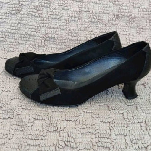 Moschoutis Black Leather Women's Pumps Size 37 like new