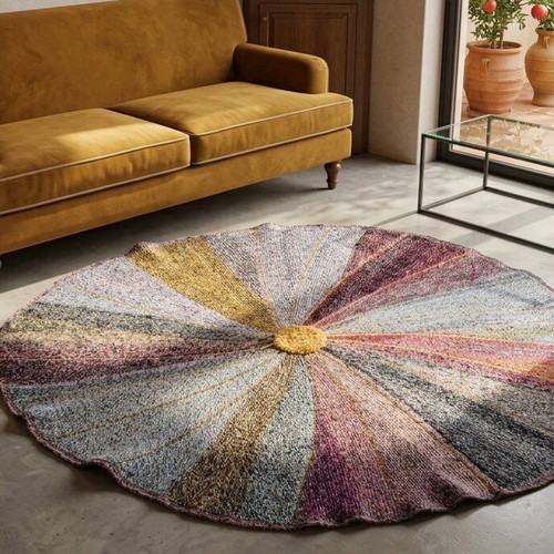 Handmade knitted rug 140cm like new, heavy and stable