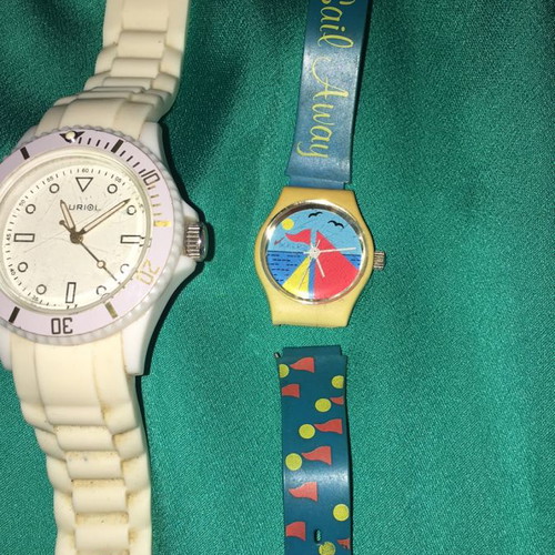 Wristwatches used, pack of 2, for repair