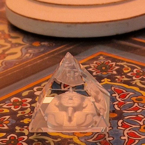 Crystal pyramid with 3D Pharaoh figure new