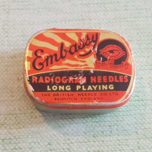 Vintage metal box with Embassy phonograph needles like new