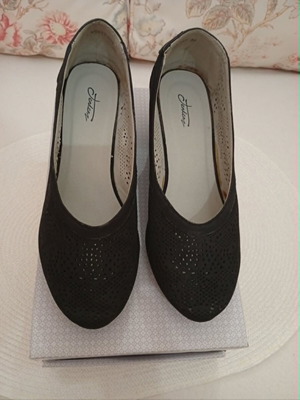Tendenz women's summer black shoes with perforated design size 37
