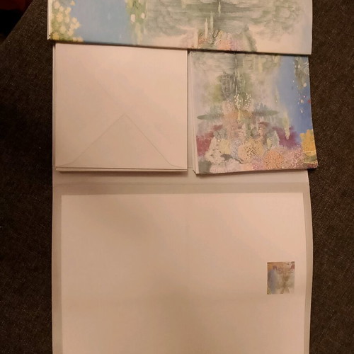 Unicef stationery sheets like new, folder with 9 sheets, 3 cards, 20 envelopes