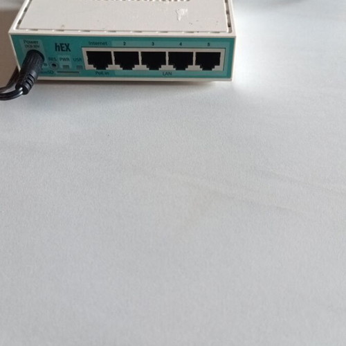 Mikrotik RB750Gr3 Router Board like new, 5x1000 LAN ports, no WiFi