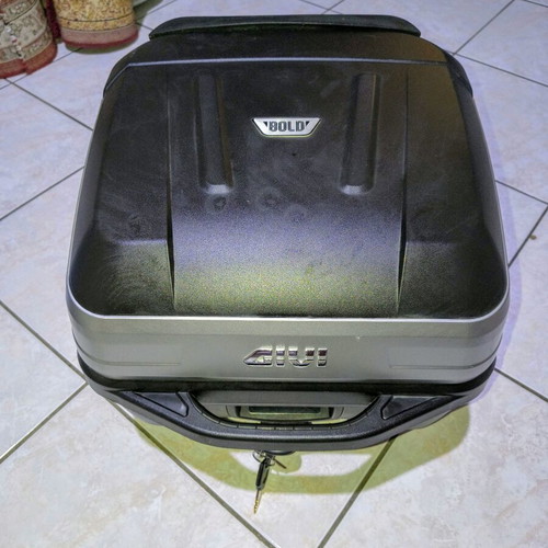 Givi Bold 32L Monolock top case with inner lining