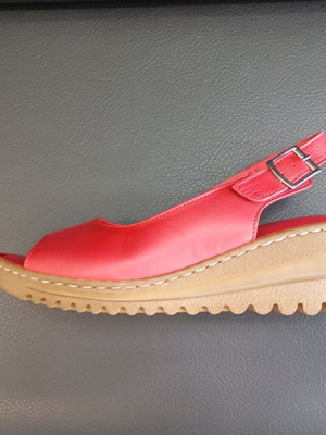 Leather platform sandals new, sizes 37 and 39, black and red