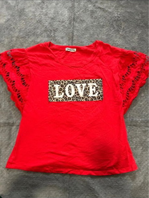 Short-sleeve blouse like new, red with lace and leopard print