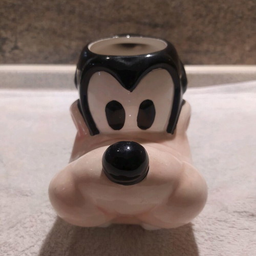 Disnay mug like new with Goofy