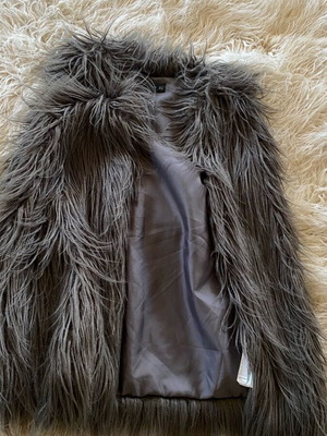 Zara gray sleeveless fur like new, size M