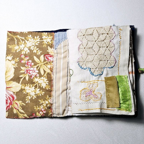 Handmade fabric needle and thread book pouch like new