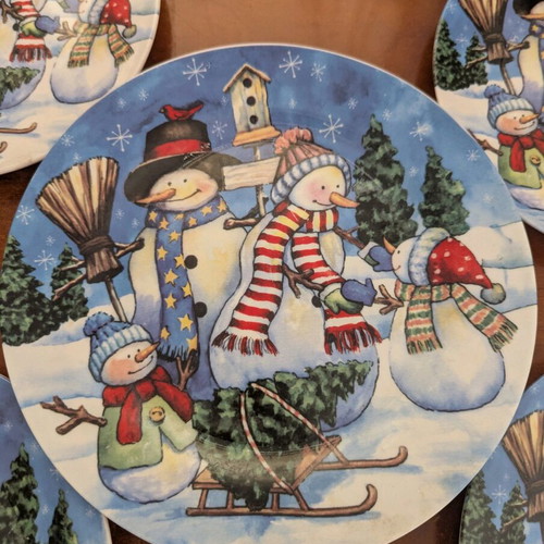 Christmas plates set of 5 like new