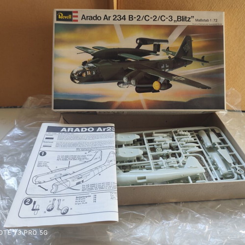 Revell Arado Ar 234 B-2/C-2/C-3 “Blitz” vintage model kit 1/72 scale
