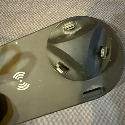4-in-1 charger like new with wireless charging for phone, smartwatch, and earbuds