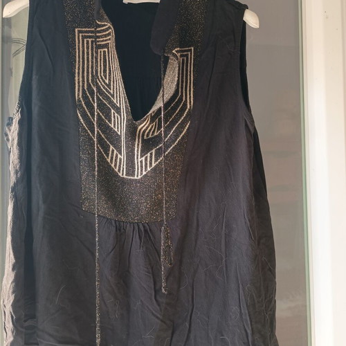 Aggel Knitwear sleeveless blouse with gold and silver embroidery