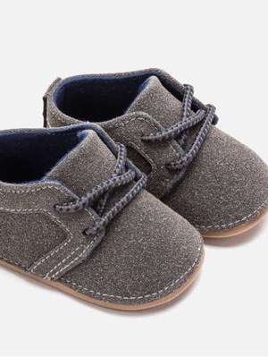 Παπουτσάκια αγκαλιάς Mayoral καινούργια για νεογέννητο αγόρι