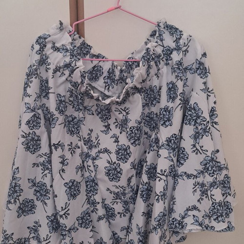 Romantic flowy floral skirt like new, sizes XS and S, white and blue