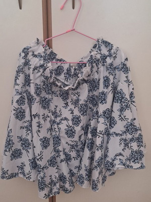 Romantic flowy floral skirt like new, sizes XS and S, white and blue
