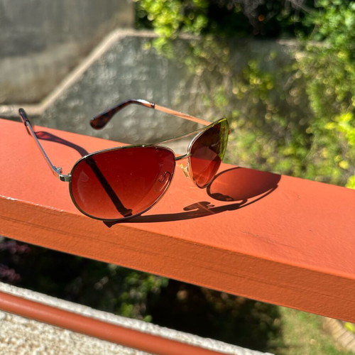 Liz Claiborne NYC Vintage Aviator Sunglasses Y2K 90s Gold