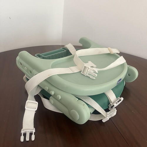 Chicco Pocket Snack booster chair like new for 6-36 months
