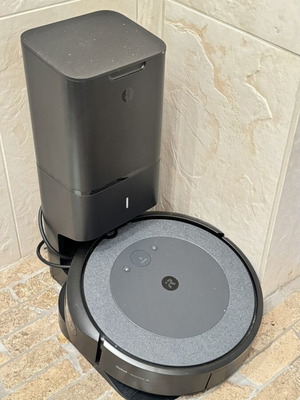 Αυτόνομη σκούπα iRobot Roomba i7 Plus