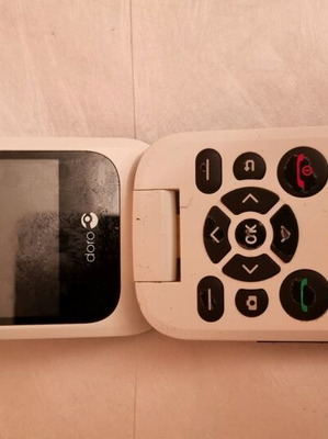 Old mobile phone used without charging cable