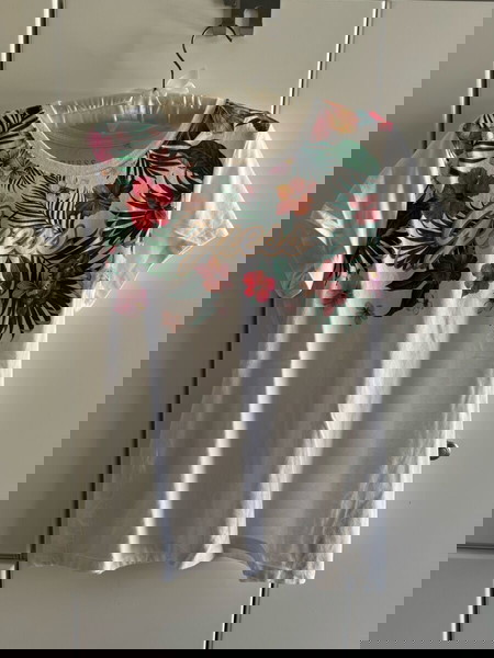 Κοντομάνικη γυναικεία μπλούζα Guess