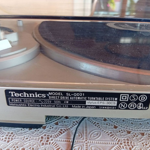 Technics SL-QD21 Quartz direct drive turntable like new