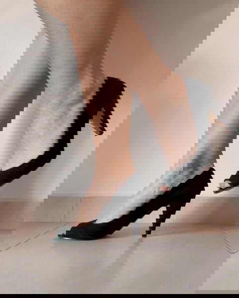 Μαύρες suede peep-toe γόβες Nine West
