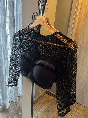 Μπουστο crop top Yamamay σαν καινούργιο, μέγεθος 75b, μαύρο