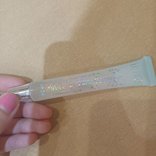Ushas Shiny Like a Star Lip Gloss new with vitamin E and glitter