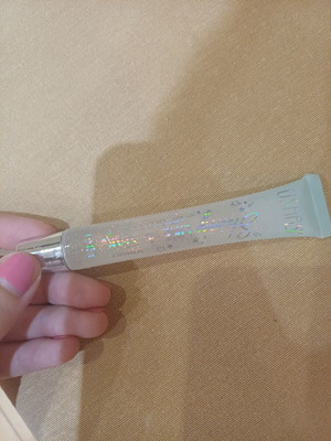 Ushas Shiny Like a Star Lip Gloss καινούργιο με βιταμίνη Ε και glitter