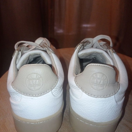Massimo Dutti white leather sneakers like new, size 37