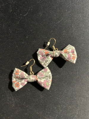 Bow earrings hanging fabric like new