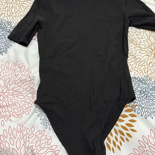 H&M black bodysuit used, size S