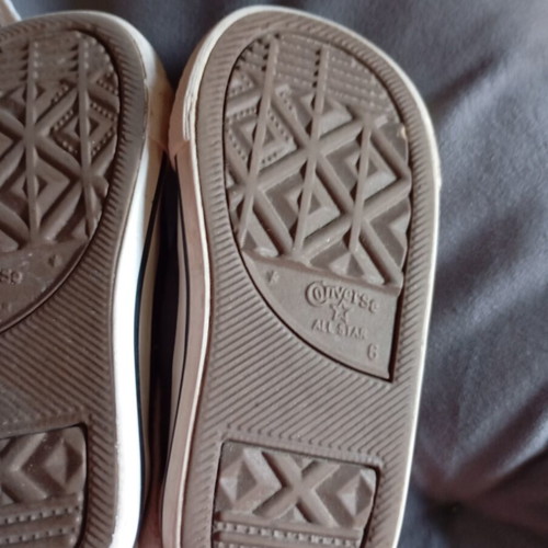 Converse baby shoes size 22 like new