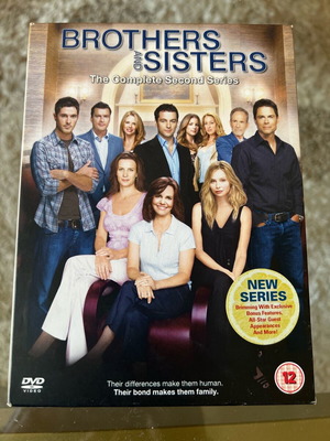 Brothers and Sisters Boxset DVD Season 2 like new with English subtitles