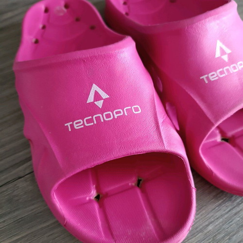 Sports slippers like new