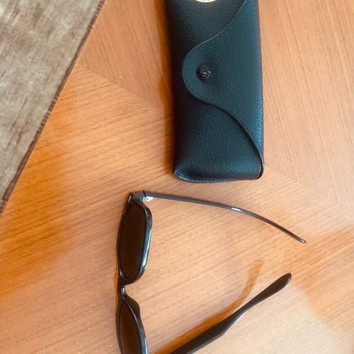 Ray Ban sunglasses black like new unisex with case